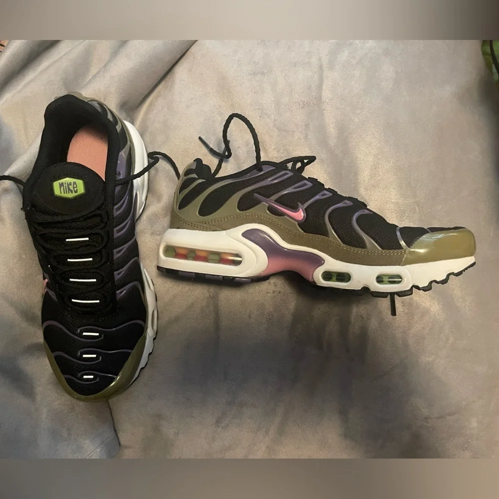 2022 Nike Air Max Plus GS 'Black Canyon Purple' size 6Y New without box